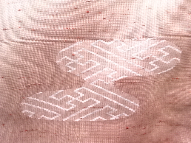  アンティーク　霞に古典柄織出し手織り節紬着物